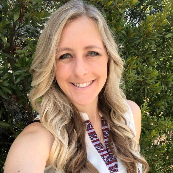 Meet your Posher, Amanda - Picture 2 of 2